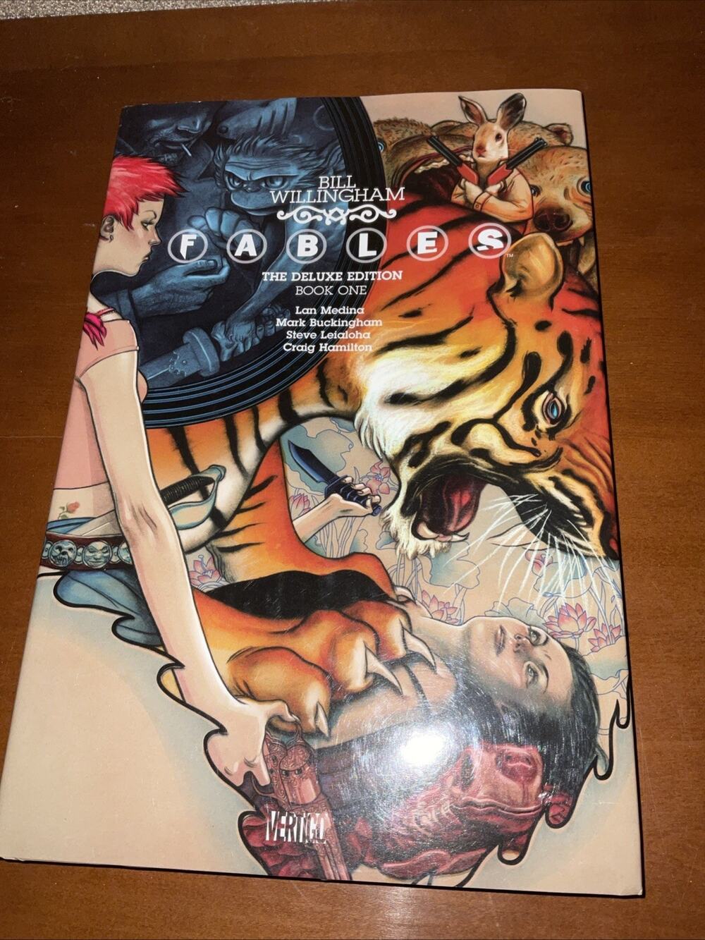 FABLES Deluxe Edition Hardcover Volume 1 SIGNED BILL WILLINGHAM